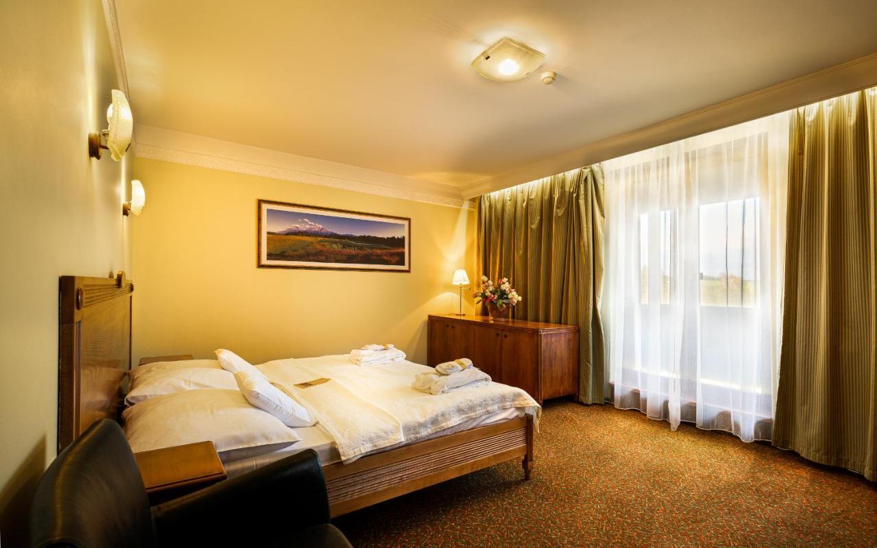 Hotel International Vel'ka Lomnica Buitenkant foto