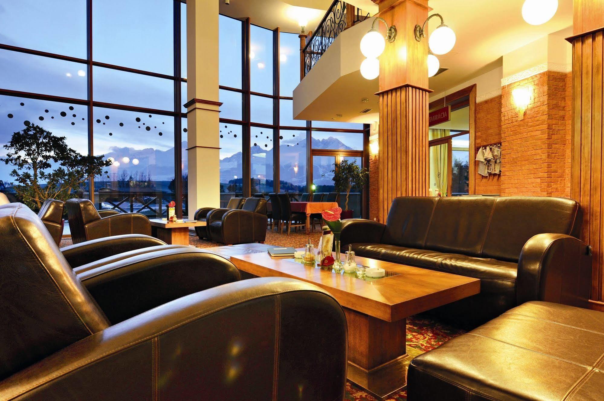 Hotel International Vel'ka Lomnica Buitenkant foto